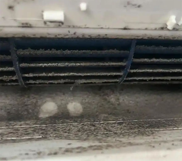 开封市空调吹的风有股烧焦味是怎么回事